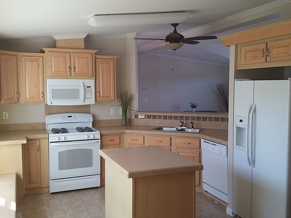 3rd image of 9770 Sandringham Dr