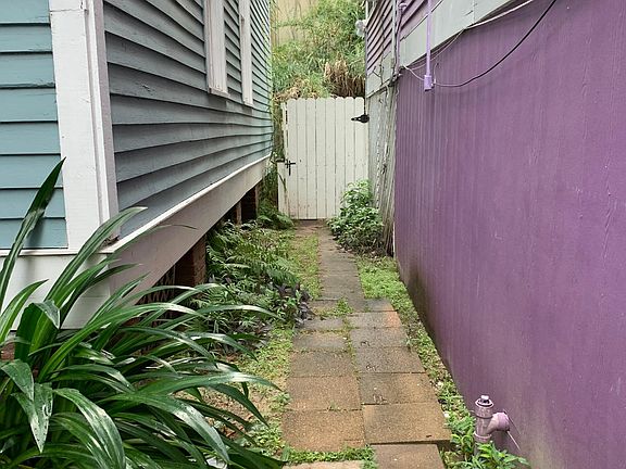3rd image of 905 20th St APT 2