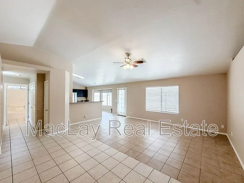 Building Photo - 2863 E Oakland Ct