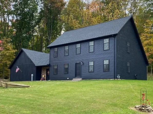 186 Weathervane Dr, Slippery Rock, PA 16057