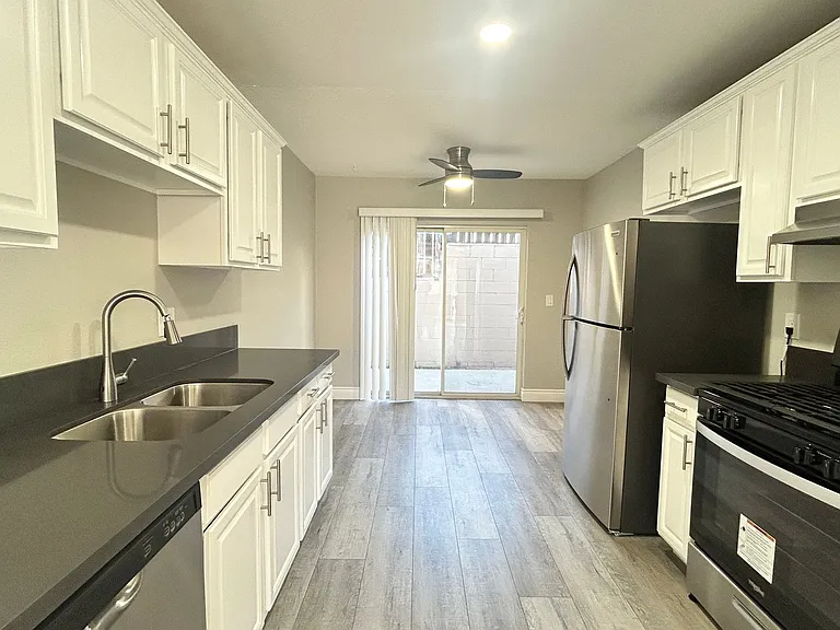 Palm View Apartments in Azusa — Photo 38