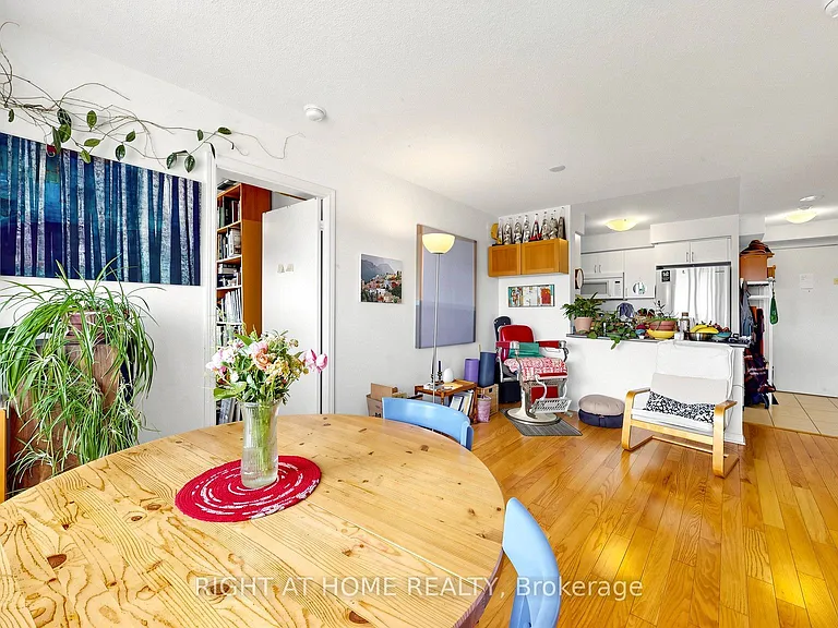 60 Heintzman St #2206 — Photo 3