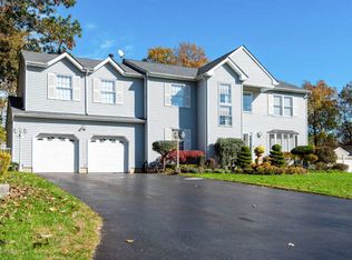 10 Coral Dr, Howell, NJ