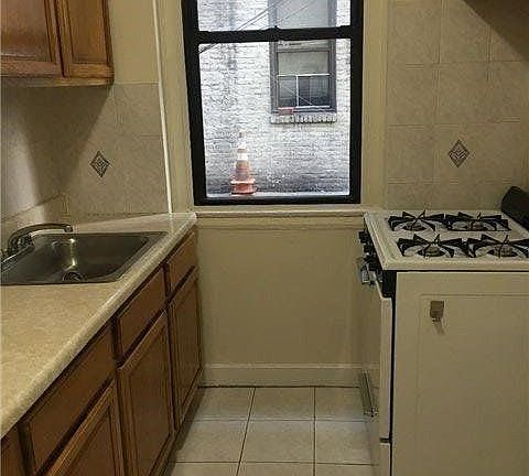 2nd image of 2105 33rd St APT 1F