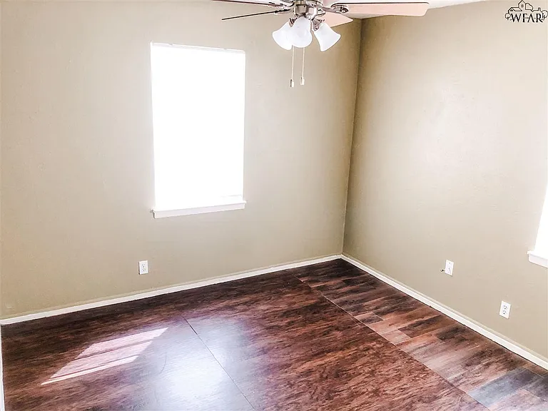1418 Phoenix Dr — Photo 15