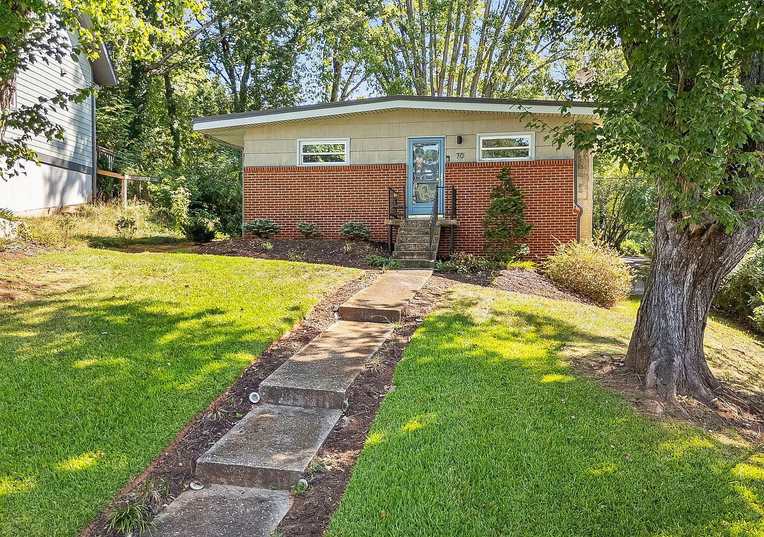 West Asheville 3-Bedroom/2-Bathroom House near Haywood Road — Photo 2