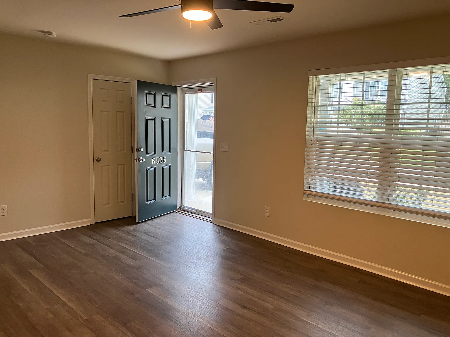 3 bed, 1633 sqft, $2,350 — Photo 2