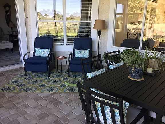 Spacious lanai 