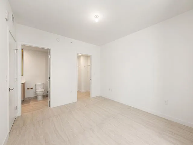 77 SE 5th St #5 — Photo 11