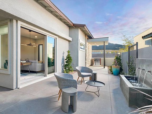 PLAN 3 MODEL - COURTYARD