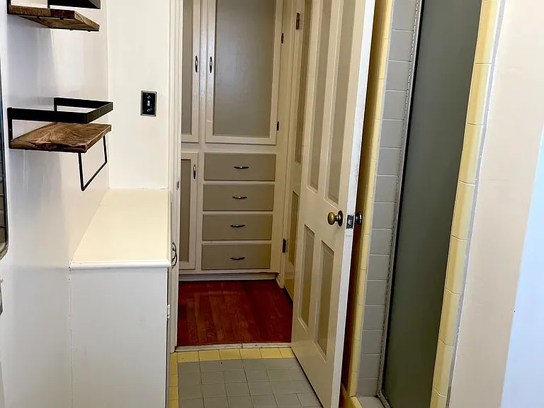 3200 Rowena Ave — Photo 23