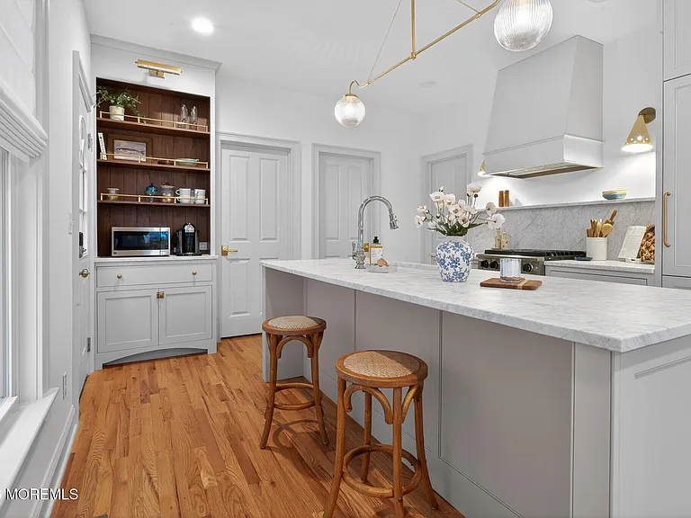 142 Heck Ave — Photo 11