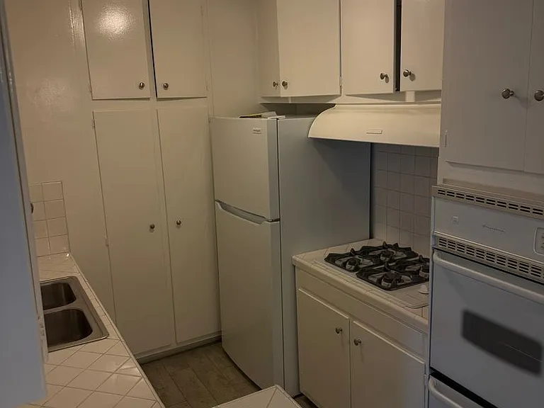 1520 N Hayworth Ave — Photo 22