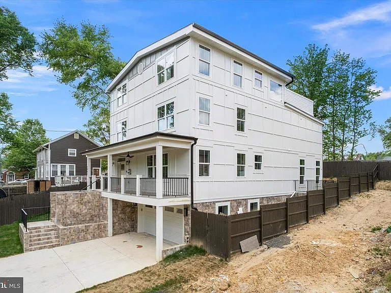 2902 Vista St NE — Photo 94