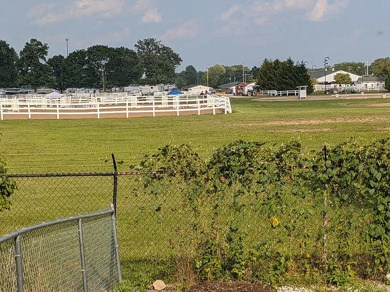 560 Executive Blvd — Photo 17