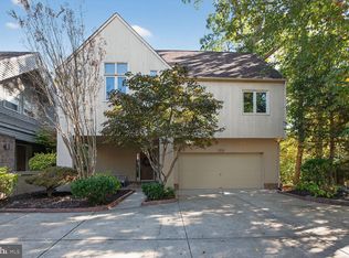 2031 Beacon Pl, Reston, VA 20191