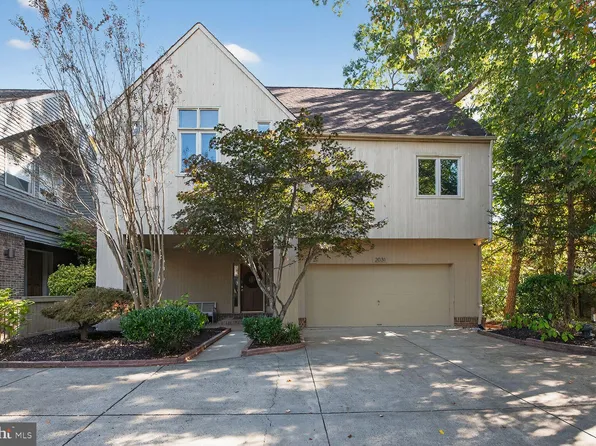 2031 Beacon Pl, Reston, VA 20191
