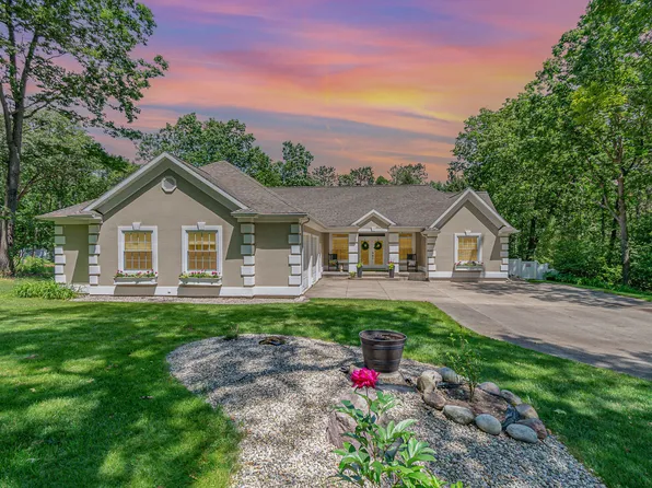 118 Frisco Dr, Houghton Lake, MI 48629