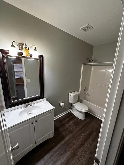 4 bed, 1800 sqft, $2,200 — Photo 3