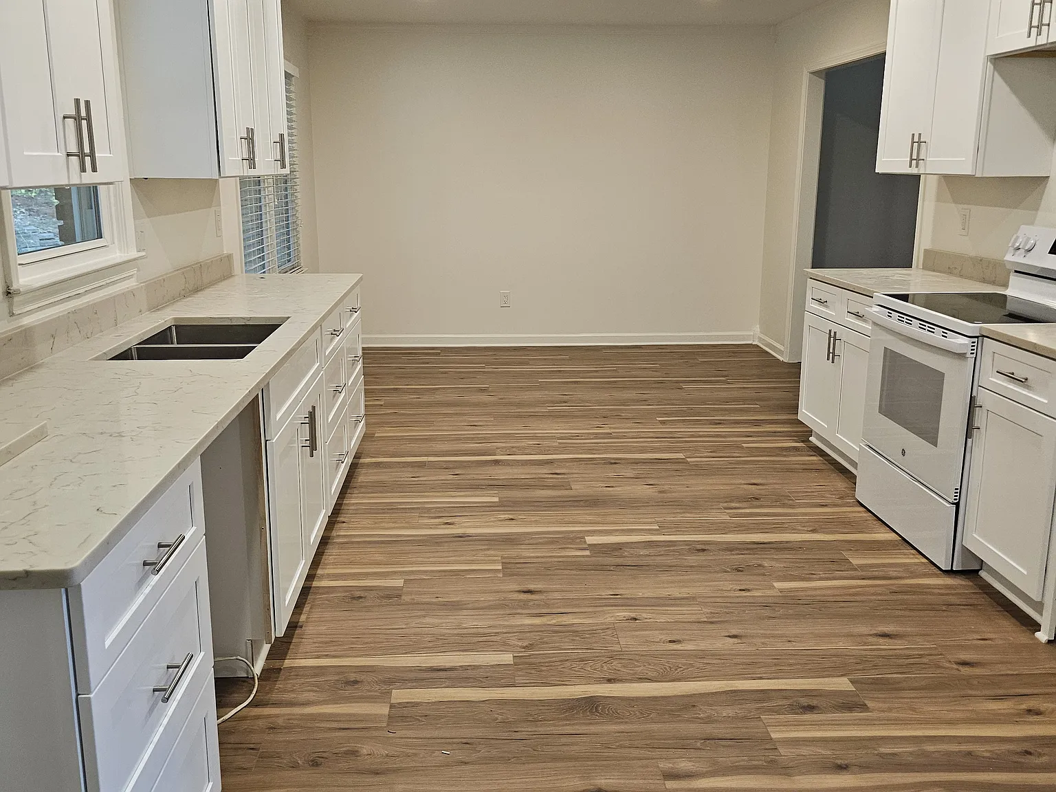 4 bed, 2.5 bath, 2044 sqft, $3,400 — Photo 3