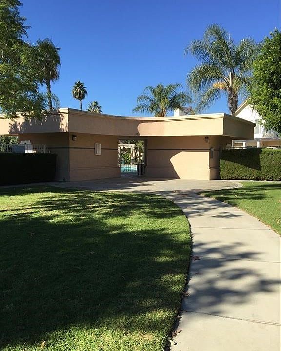 2nd image of 512 E Rockaway Dr