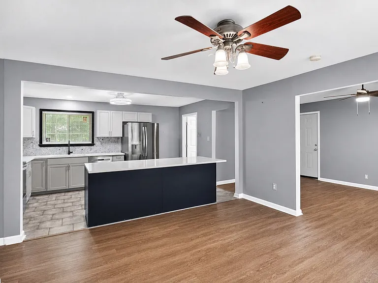 1621 Cloverdale Dr — Photo 6