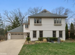 466 Mawman Ave, Lake Bluff, IL 60044