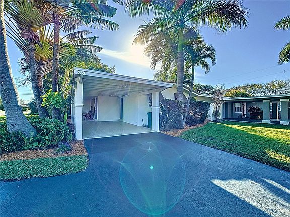 5th image of 2530 NE 20th Avenue