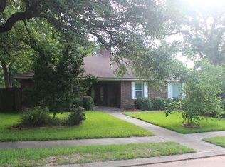324 Juniper St, Lake Jackson, TX 77566