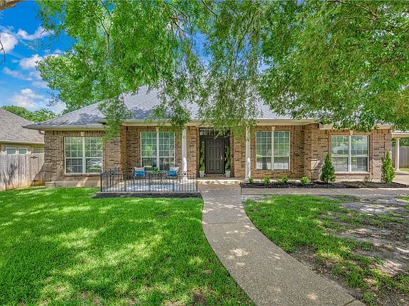 4th image of 1002 Capistrano Ct