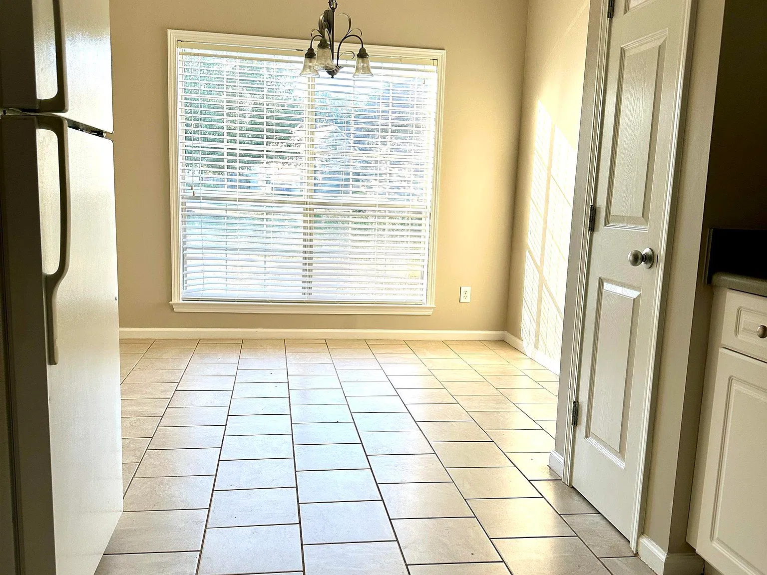 3 bed, 2.0 bath, 1476 sqft, $1,900 — Photo 3