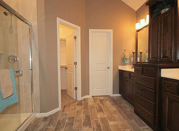5th image of 806 SW Apple Grove Ct