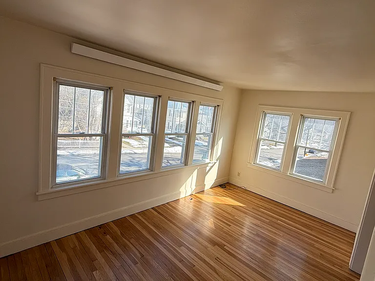 29 Laurel Ave #2 — Photo 3
