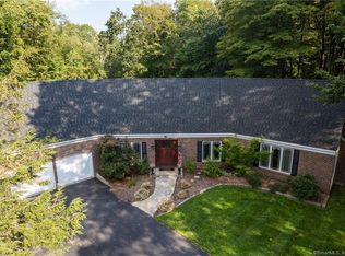 81 Jamestown Dr, Guilford, CT 06437