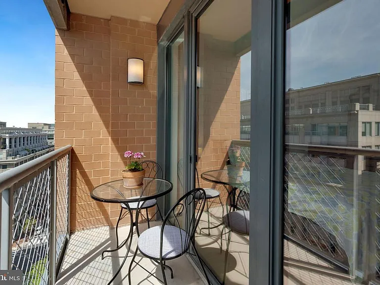 631 D St NW #931 — Photo 13