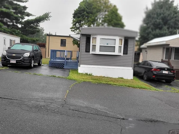 252 Newbury St Trailer 38, Peabody, MA 01960