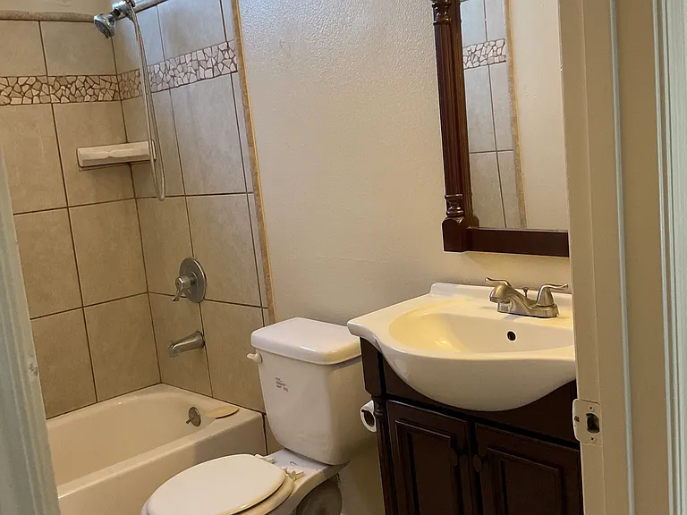 2041 Thompson Ave — Photo 21