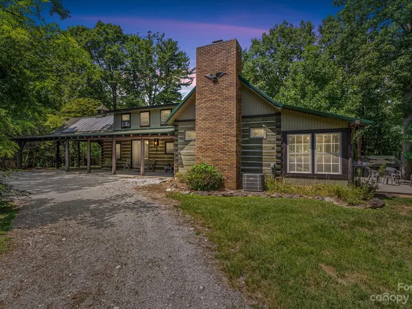 221 Fiddlers Ln, Mills River, NC 28759