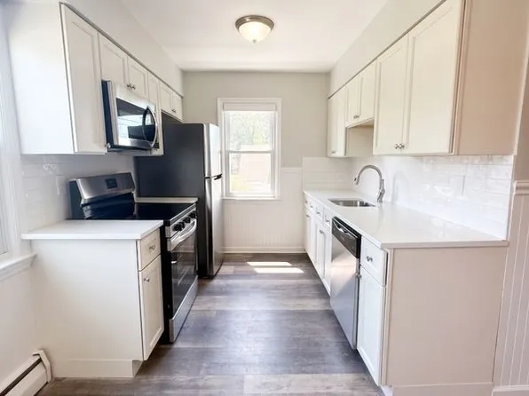 253 Beachview St Floor 2, Copiague, NY 11726
