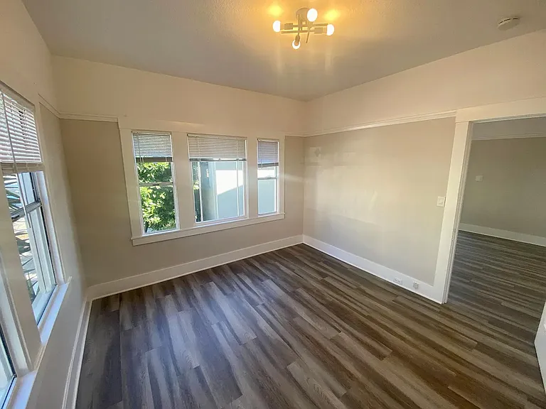 323 E 15th St #325 — Photo 7