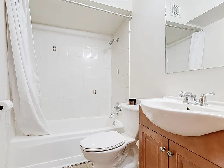 2101 Como Ave — Photo 8