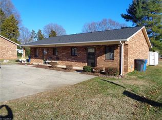 700 Oakhurst St #B, Kernersville, NC 27284
