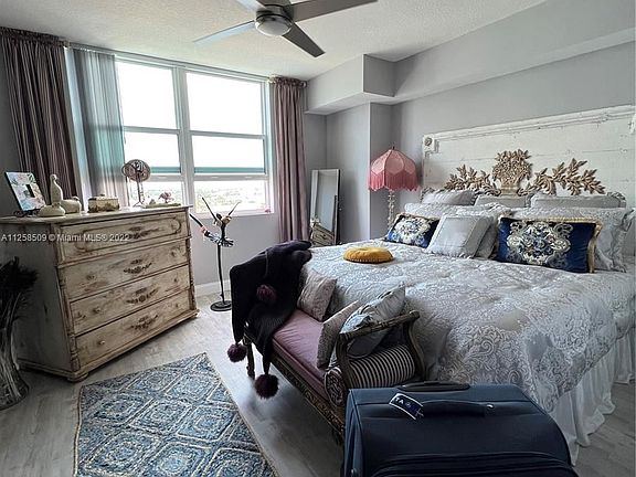 3rd image of 600 Las Olas Boulevard Bay #2