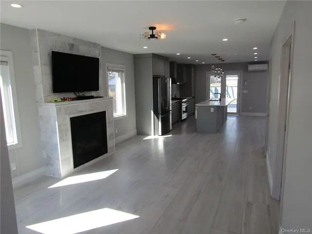 89 Kenneth Pl — Photo 2