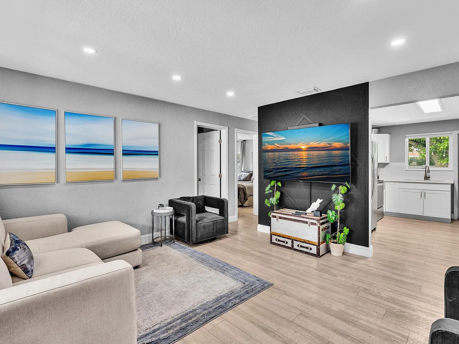 3 bed, 2.0 bath, 1016 sqft, $3,249 — Photo 4