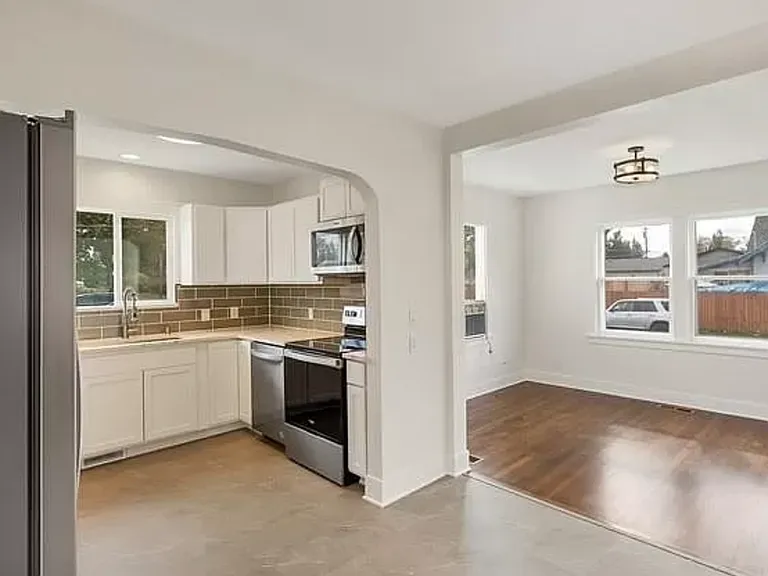 4204 N Adams St — Photo 17