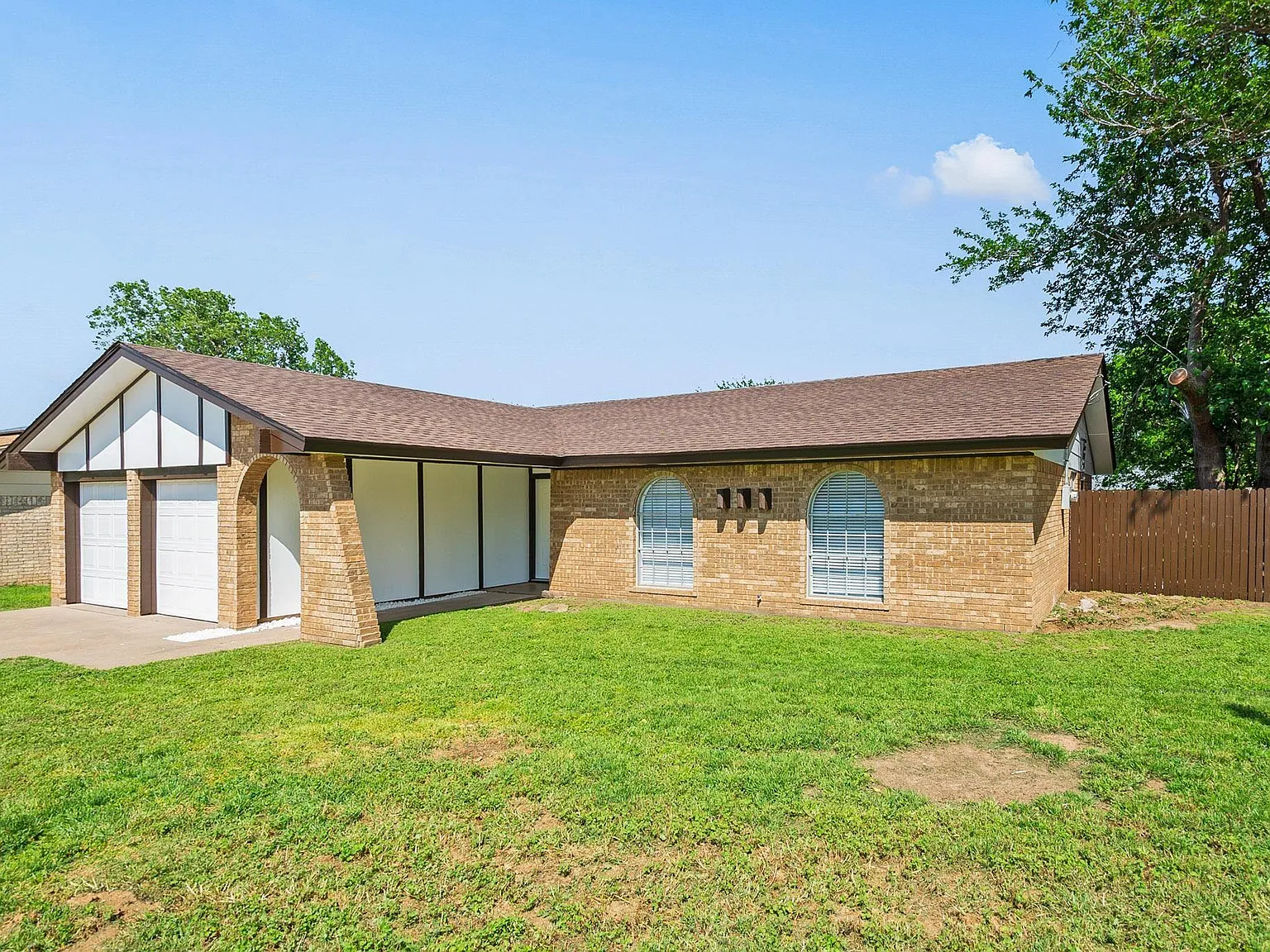 3 bed, 2.0 bath, 1422 sqft, $2,200 — Photo 4