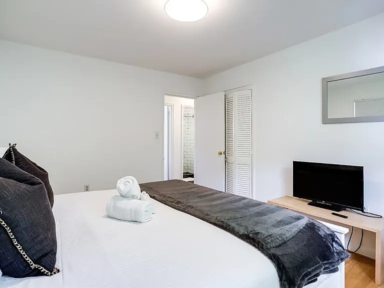 9724 Admiralty Dr — Photo 19