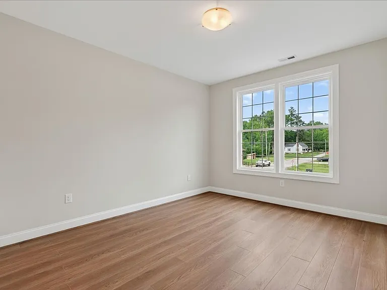 150 Carolina St — Photo 18