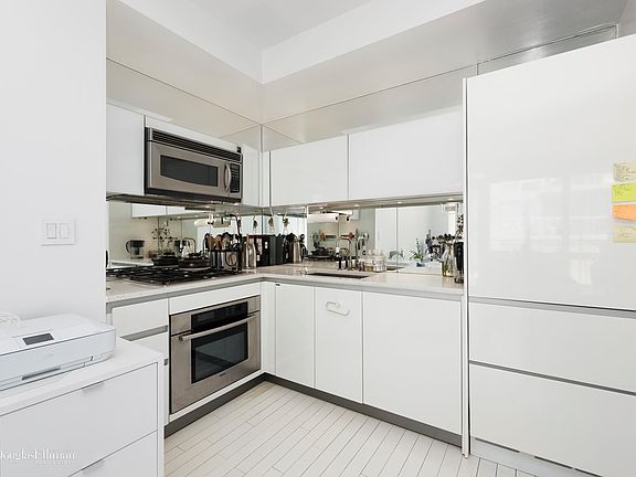 3rd image of 421 E 13th St #3B